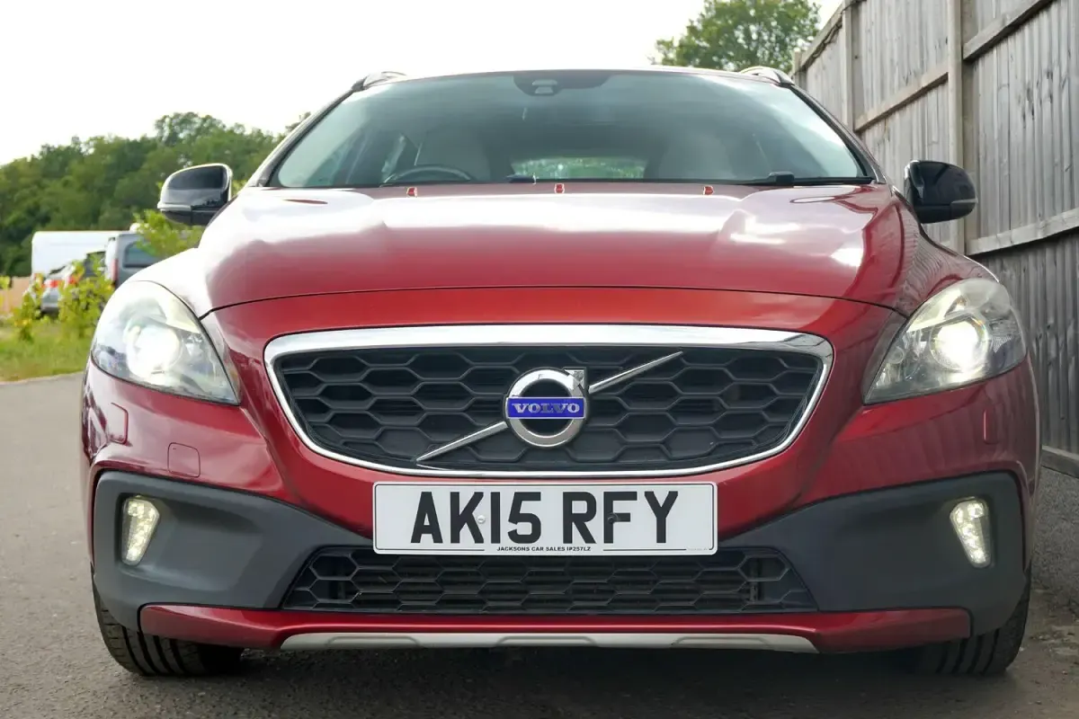 Used Volvo V40 2015 Red Hatchback