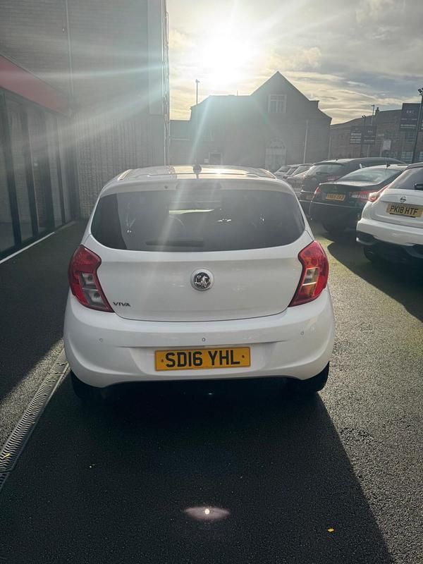 Used Vauxhall Viva 75 HP (55 kW) 2016 White Hatchback