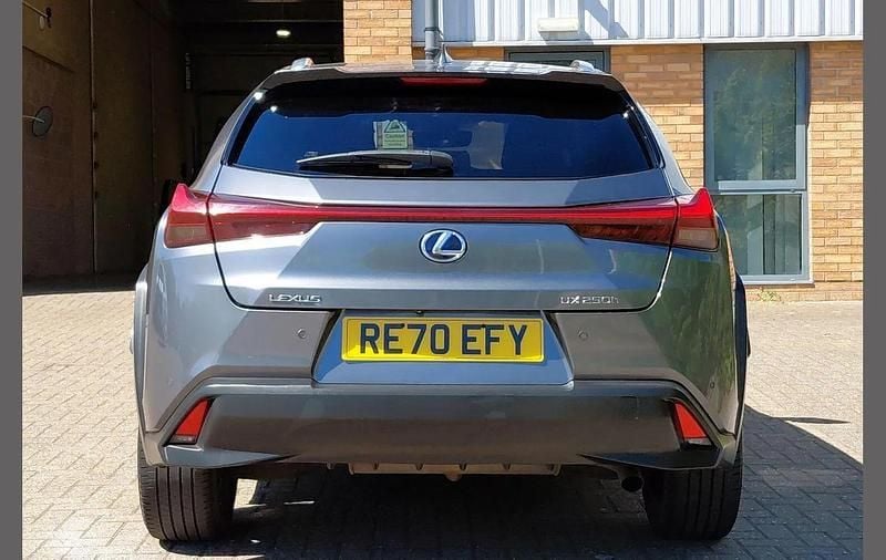 Used Lexus UX 250h 180 HP (132 kW) 2020 Grey SUV