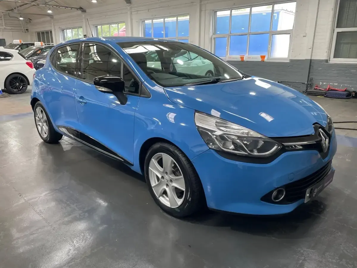 Usado Renault Clio IV Dynamique 90 CV (66 kW) 2014 Azul Utilitario
