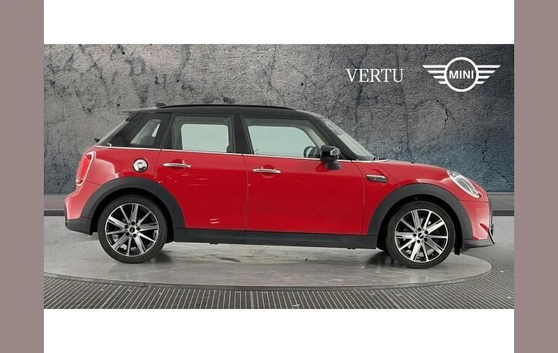 Usado Mini Cooper S Comfort 178 HP (130 kW) 2023 Vermelho Citadino
