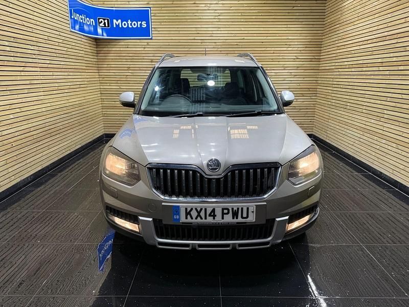 Used Skoda Yeti SE 110 HP (80 kW) 2014 Beige SUV