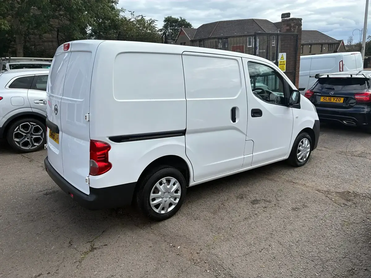 Used Nissan NV200 Acenta 90 HP (66 kW) 2018 White MPV