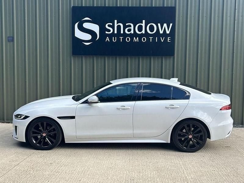 Usado Jaguar XE R-Dynamic 180 HP (132 kW) 2020 Branco Sedan