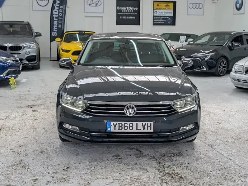 Usado VW Passat Business 150 HP (110 kW) 2019 Cinzento Sedan