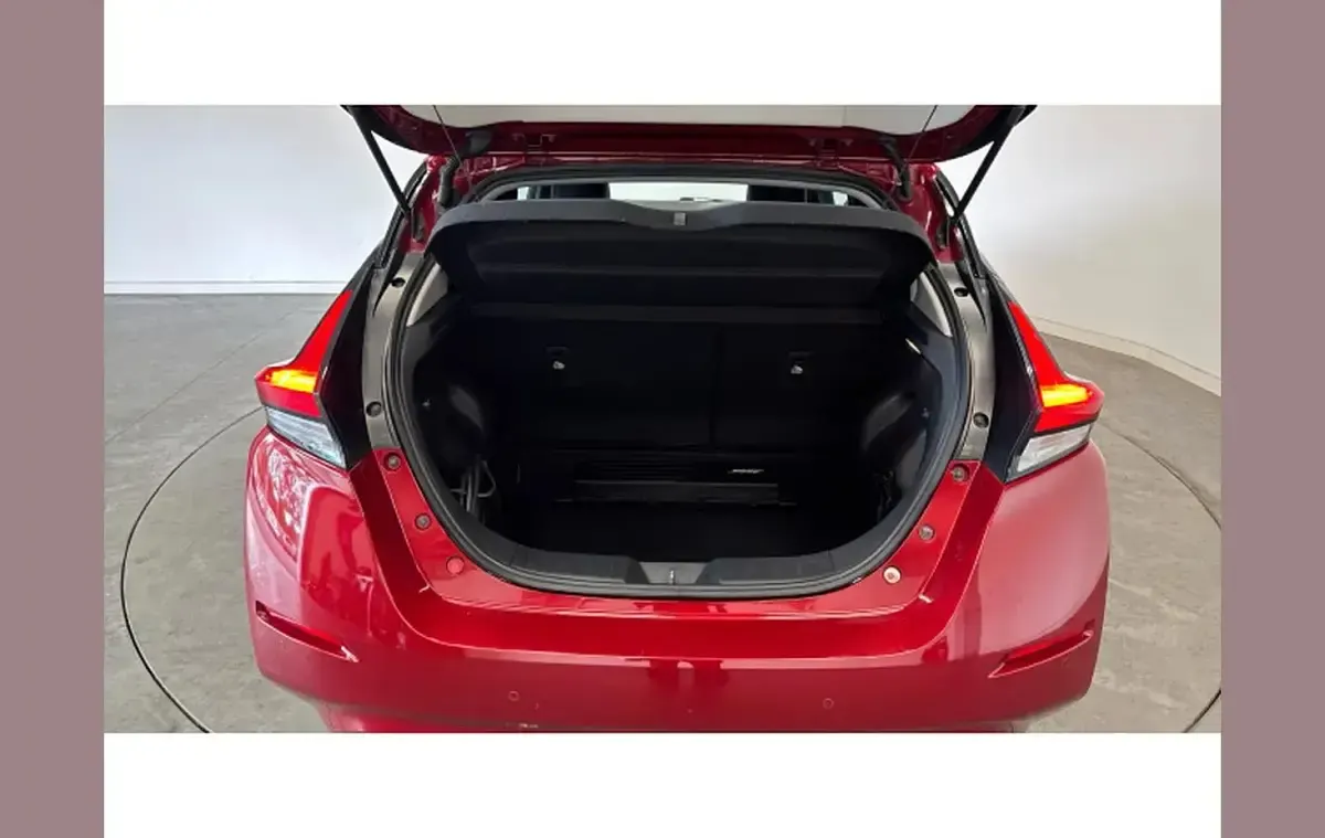 Used Nissan Leaf Tekna 157 kW (214 HP) 2020 Red Hatchback