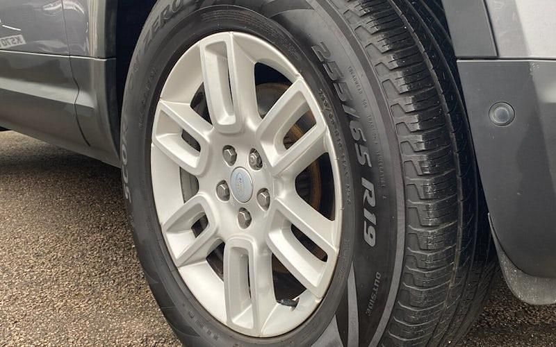 Used Land Rover Defender SE 250 HP (183 kW) 2021 Grey SUV