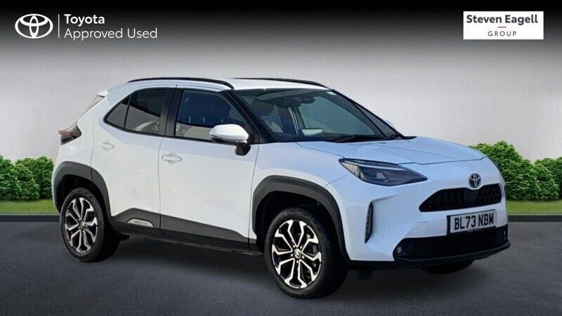 White Used 2023 Toyota Yaris Hybrid Design Hatchback | £22,110 (Expensive) - Image 1/2