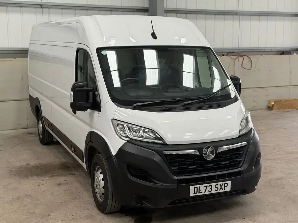 Second-hand Vauxhall Movano 140 CP (102 kW) 2023 Alb