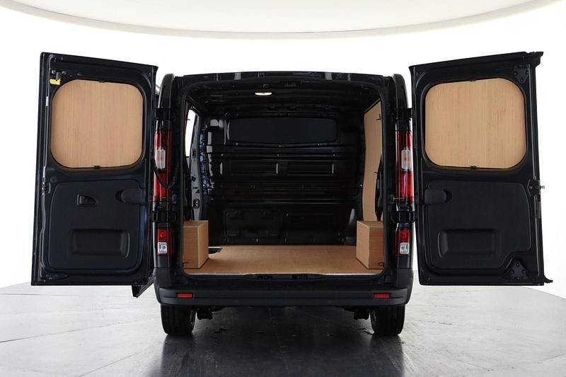 Nuevo Renault Trafic 2025 Negro