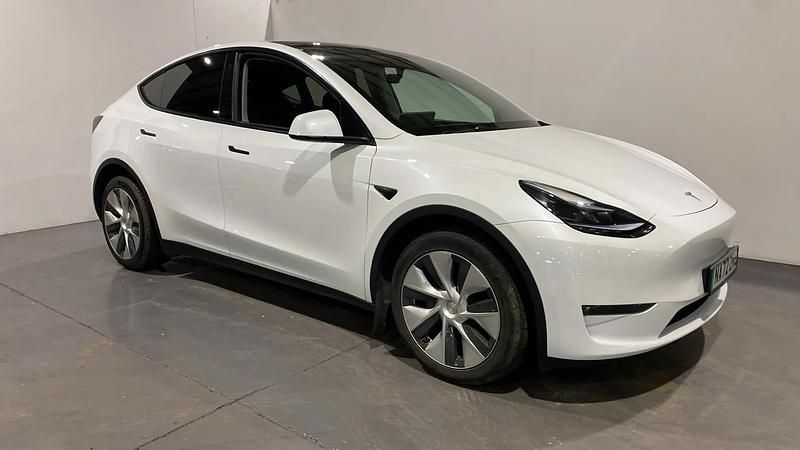 White Used 2022 Tesla Model Y Long Range AWD SUV | £24,477 (Fair price) - Image 1/3
