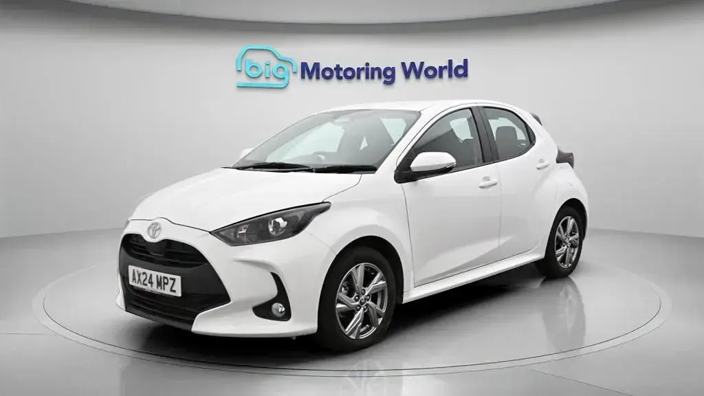 Used Toyota Yaris 116 HP (85 kW) 2024 White Hatchback