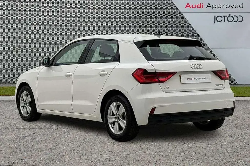 Used Audi A1 Design 108 HP (79 kW) 2023 White SUV