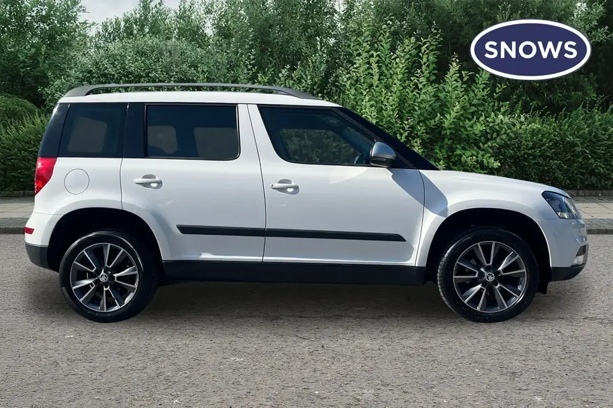 Used Skoda Yeti Outdoor SE Drive 110 HP (80 kW) 2017 White SUV