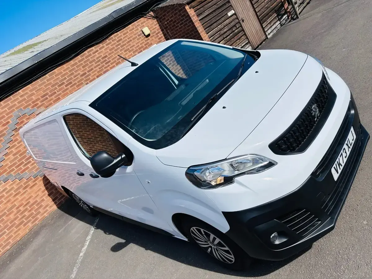 Used Peugeot Expert Premium 142 HP (104 kW) 2023 White Van