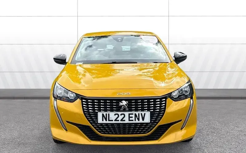 Used Peugeot 208 Active Premium 75 HP (55 kW) 2022 Yellow Hatchback