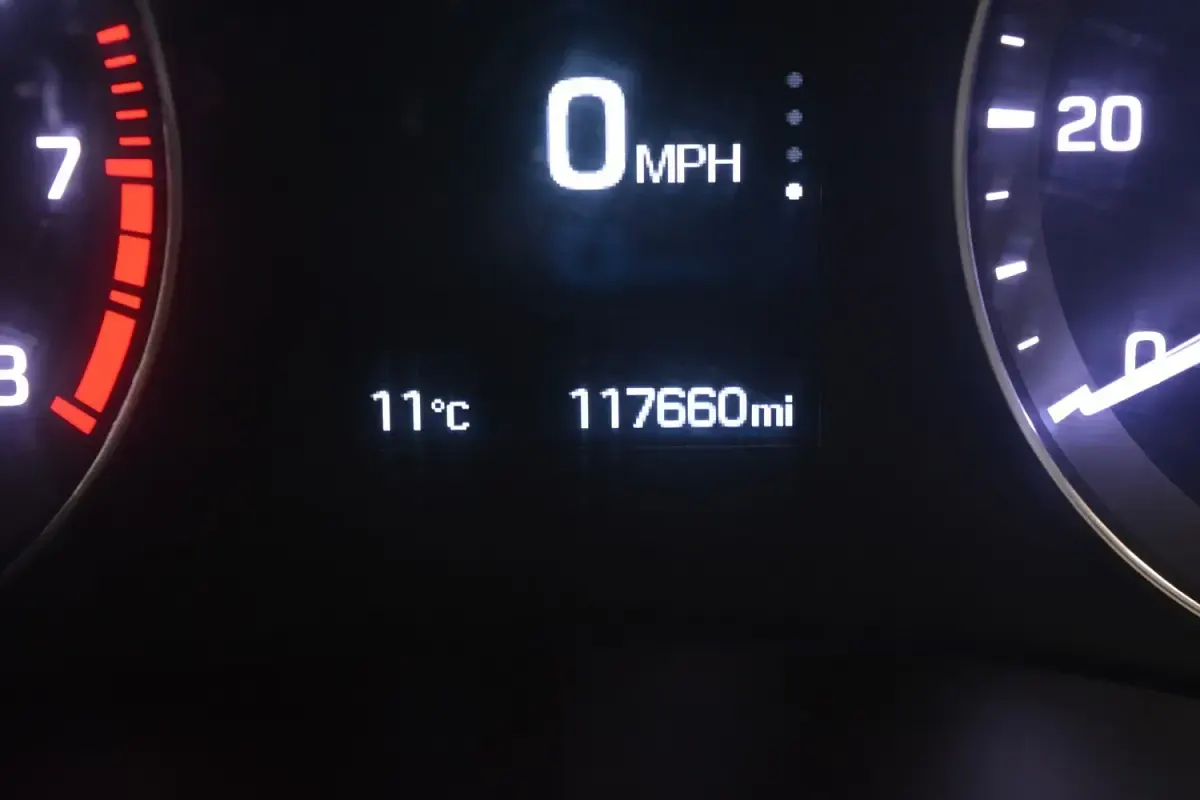Used Hyundai i20 Premium 84 HP (61 kW) 2017 White Hatchback