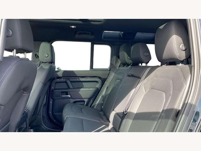 Used Land Rover Defender SE Dynamic 250 HP (183 kW) 2025 Santorini black SUV