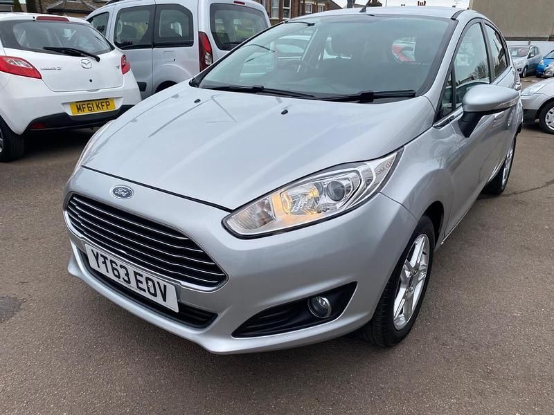 Used Ford Fiesta Zetec 82 HP (60 kW) 2013 Silver Hatchback