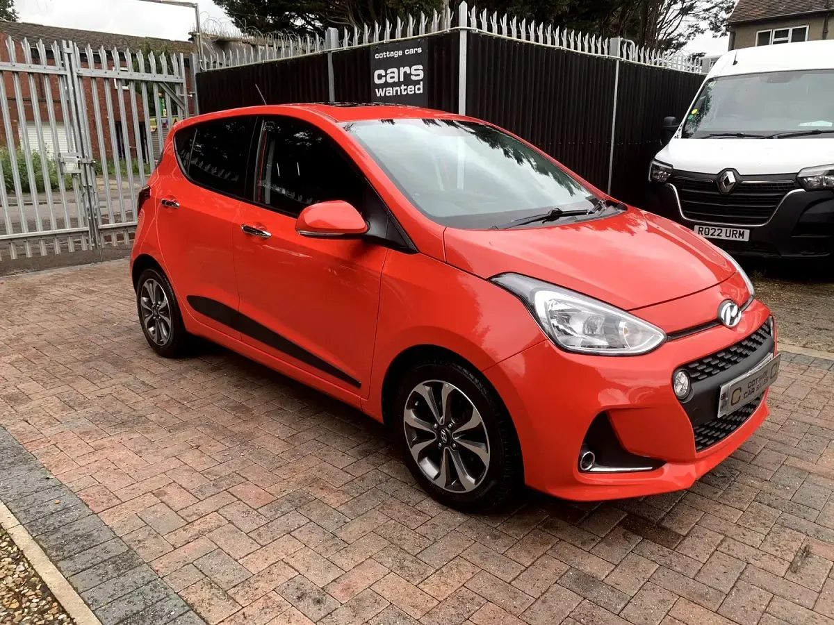 Used Hyundai i10 Premium SE 87 HP (63 kW) 2019 Red Hatchback
