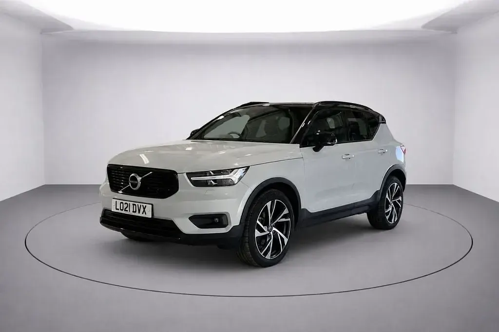 Używany Volvo XC40 R-Design Pro 2021 Srebrny SUV