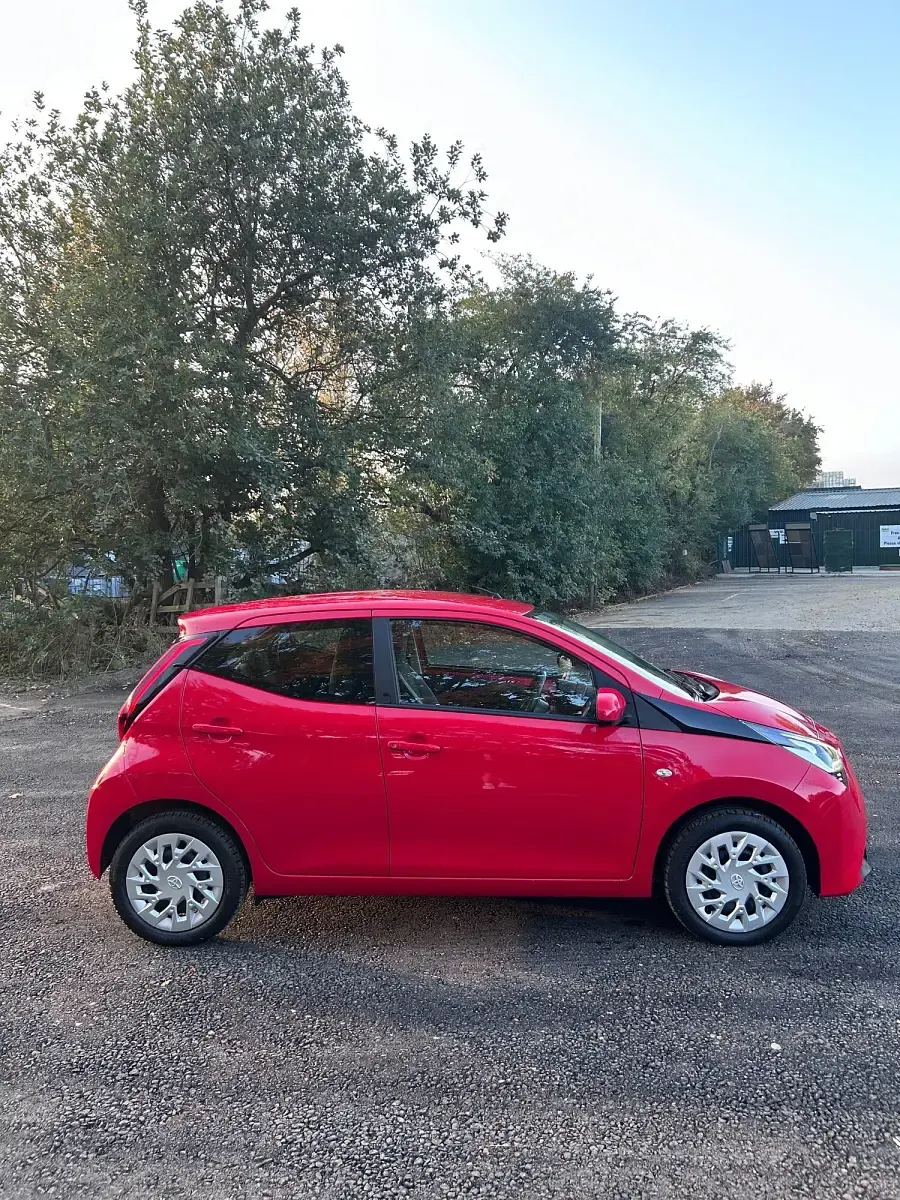 Used Toyota Aygo X-play 72 HP (52 kW) 2019 Red Hatchback