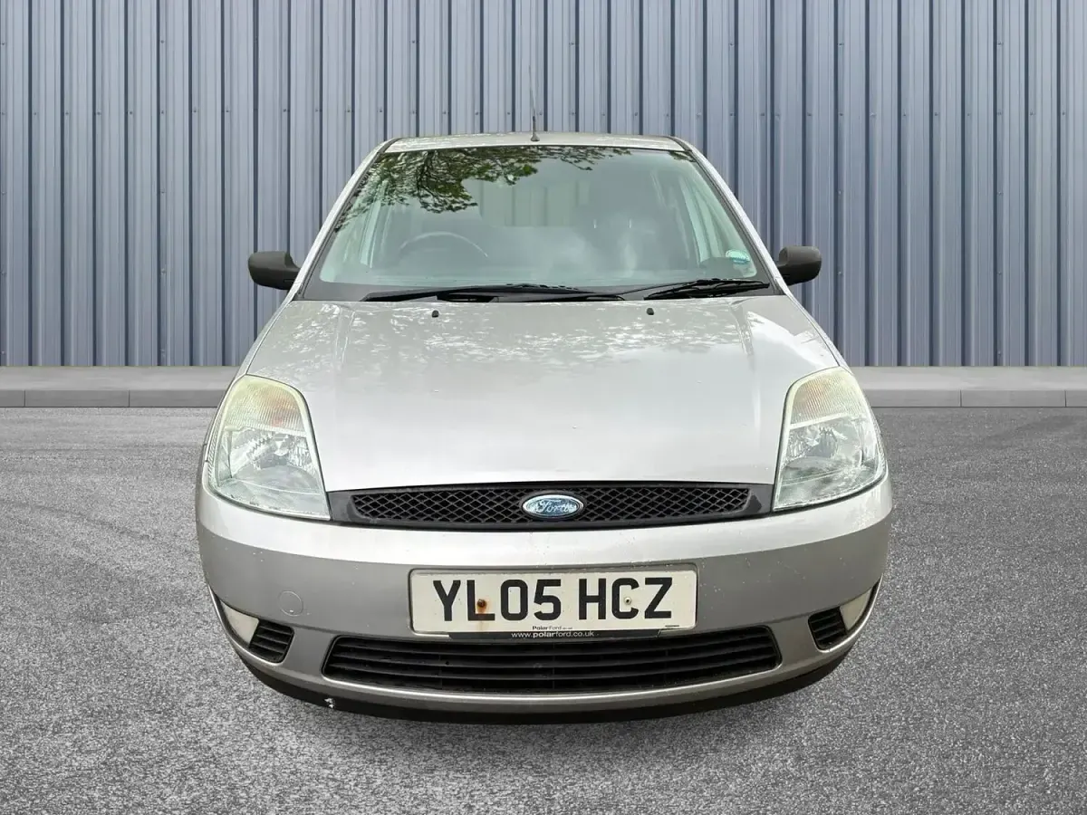 Used Ford Fiesta Zetec 79 HP (58 kW) 2005 Silver Hatchback