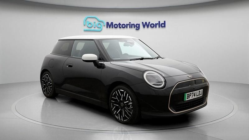 Used Mini Cooper SE Exclusive 2025 Black Hatchback