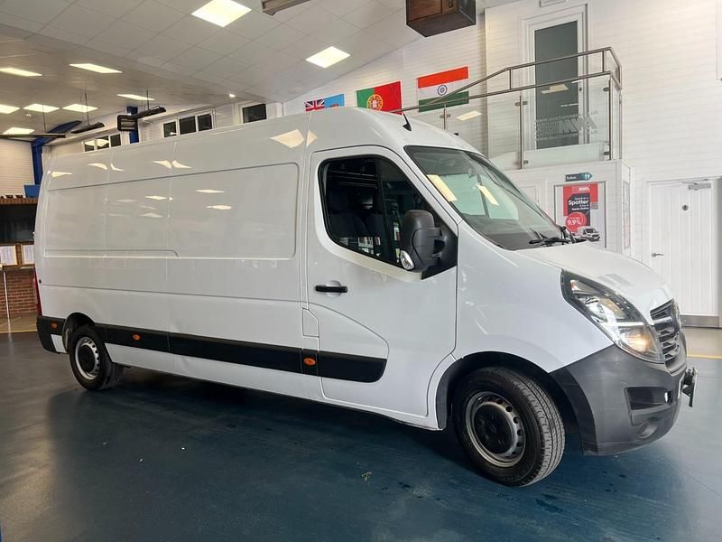 Used Vauxhall Movano 135 HP (99 kW) 2021 White MPV