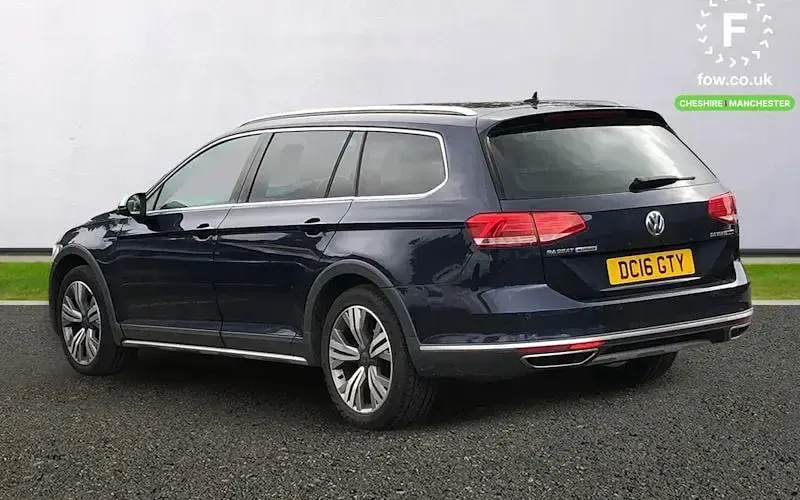Used VW Passat 150 HP (110 kW) 2016 Blue Estate