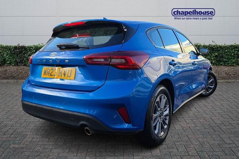 Begagnad Ford Focus Titanium 2023 Blå Halvkombi