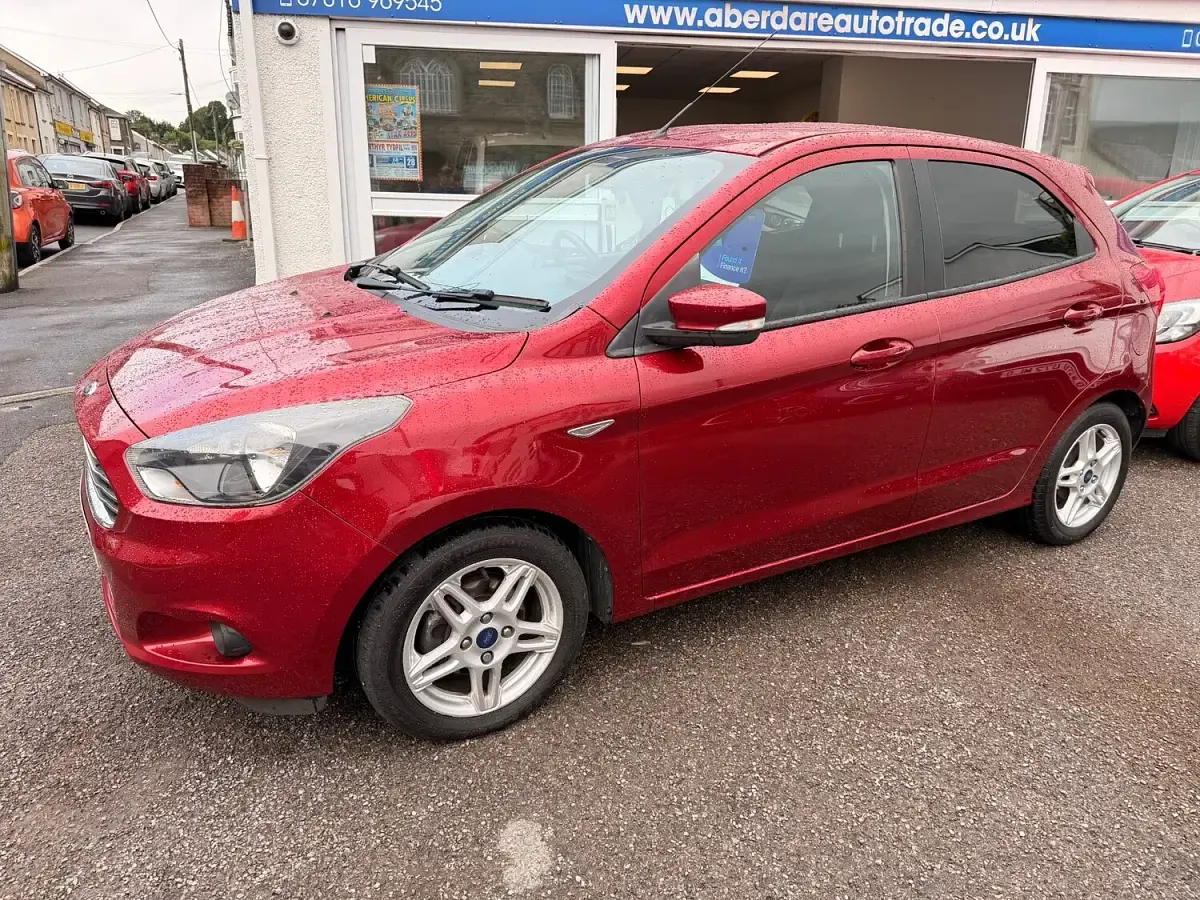 Used Ford Ka Plus Zetec 85 HP (62 kW) 2018 Red Hatchback