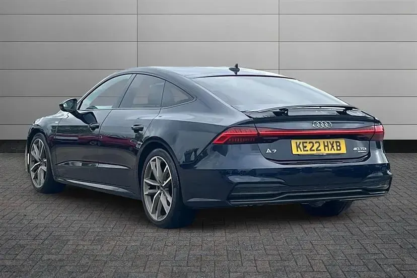 Usado Audi A7 Black Edition 204 HP (150 kW) 2022 Azul Sedan