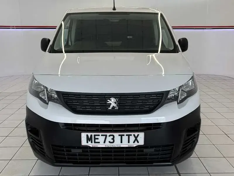 Used Peugeot Partner Premium 131 HP (96 kW) 2024 White MPV
