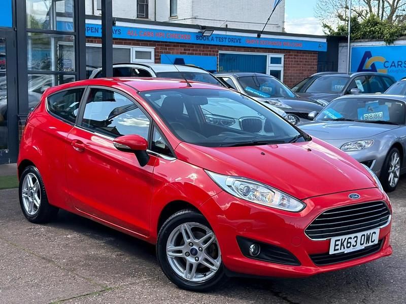 Used Ford Fiesta Zetec 82 HP (60 kW) 2013 Red Hatchback