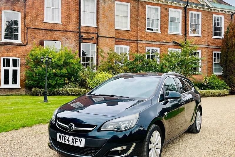 Green Used 2014 Vauxhall Astra Elite Estate | £4,199 - Image 1/1
