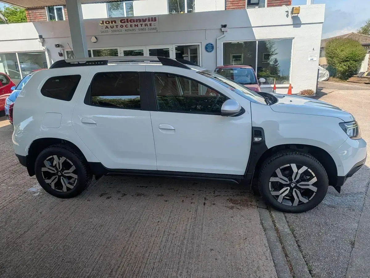 Used Dacia Duster Prestige 100 HP (73 kW) 2022 White SUV