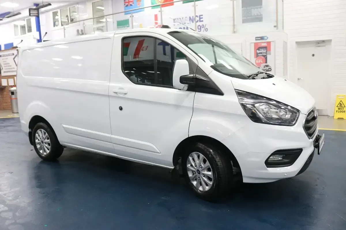 Used Ford Transit Custom Limited 130 HP (95 kW) 2020 White Van