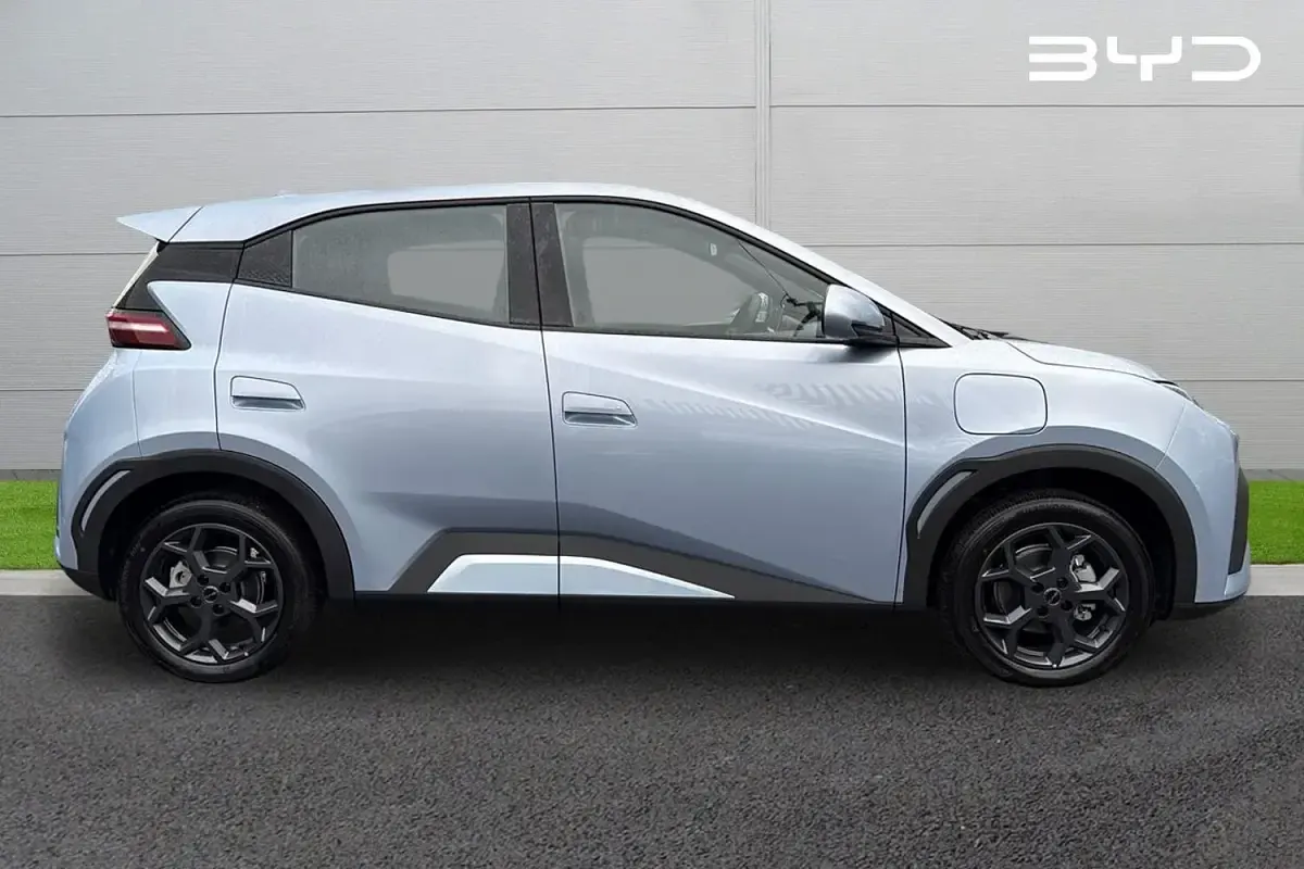 Nuevo BYD Dolphin Boost 64 kW (88 CV) 2025 Blanco Utilitario