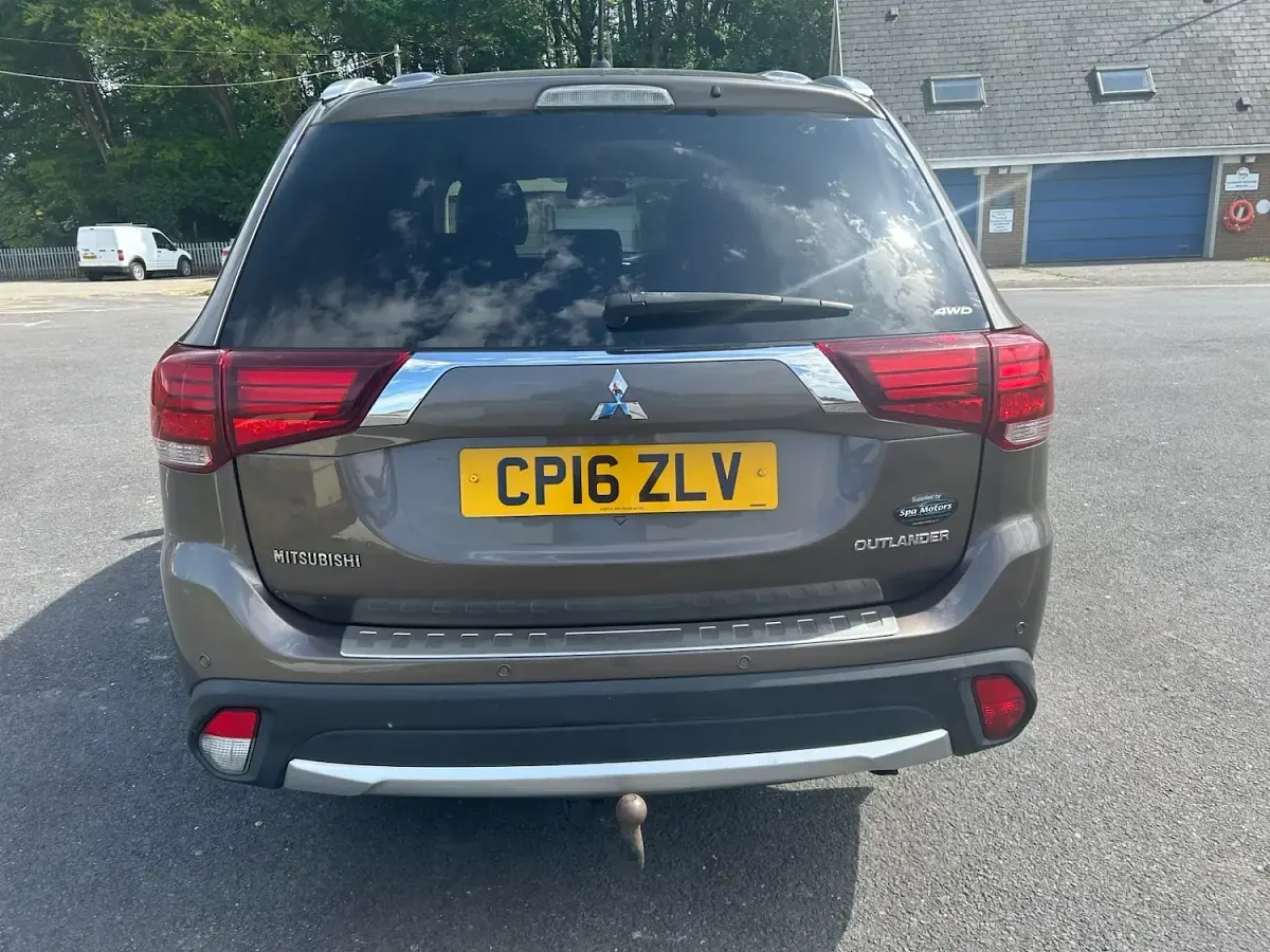Used Mitsubishi Outlander 2016 Brown SUV