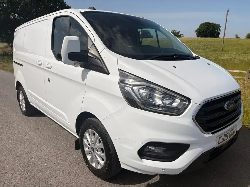 Used Ford Transit Custom Limited 130 HP (95 kW) 2019 White Van