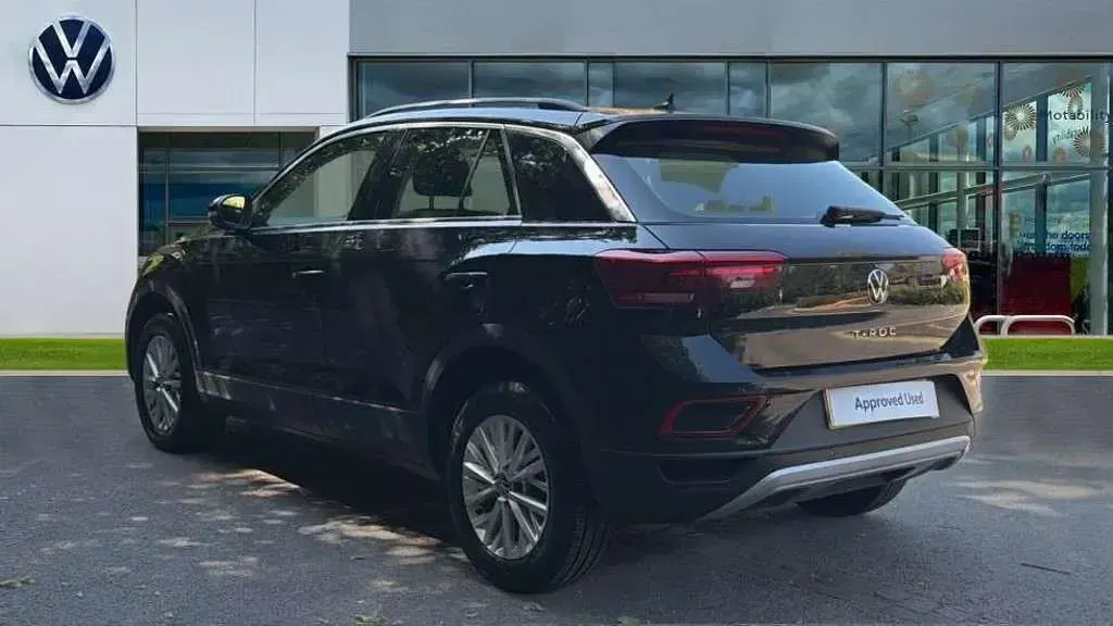 Used VW T-Roc Life 150 HP (110 kW) 2023 Black SUV