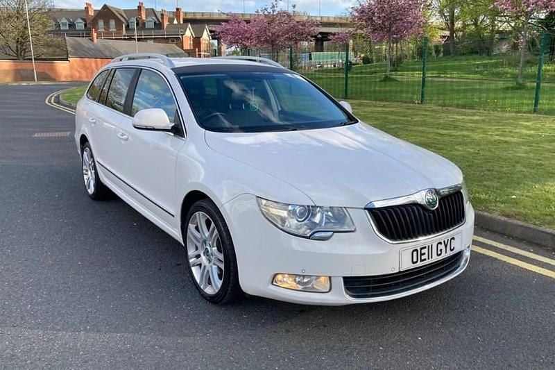 Used Skoda Superb Elegance 170 HP (125 kW) 2011 White Estate