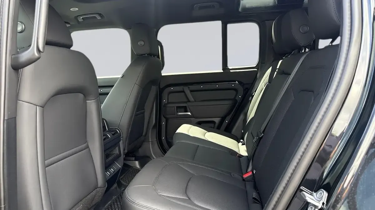 Used Land Rover Defender SE Dynamic 2026 SUV