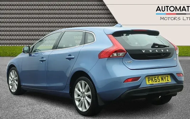 Used Volvo V40 SE Lux 115 HP (84 kW) 2015 Blue Hatchback