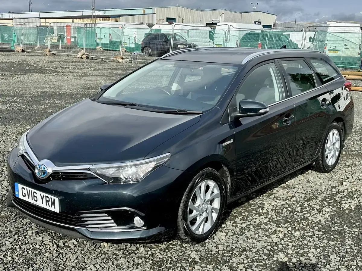 Used Toyota Auris Hybrid Business Edition 2016 Grey Estate