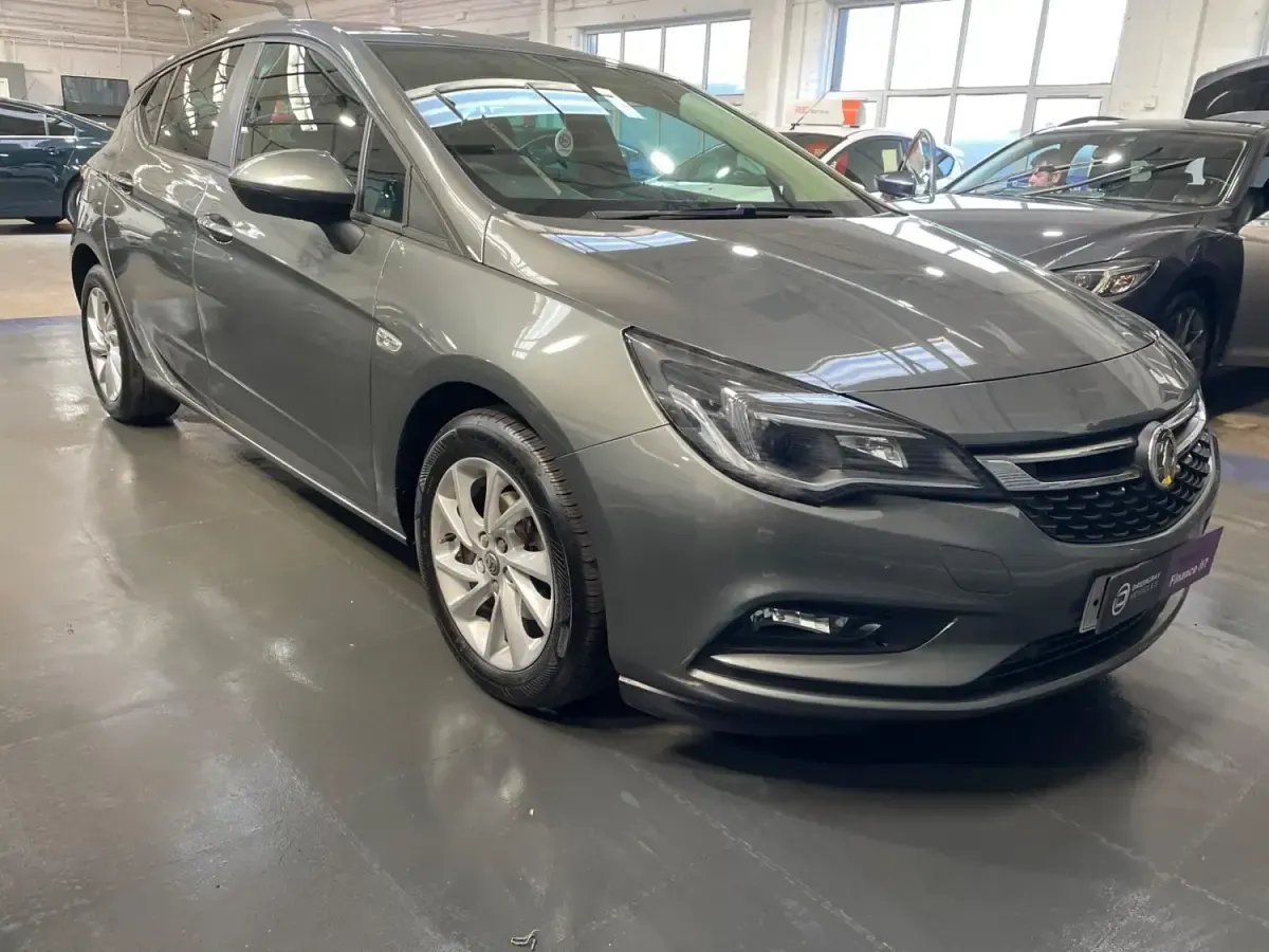 Second-hand Vauxhall Astra Design Edition 110 CP (80 kW) 2019 Gri Hatchback