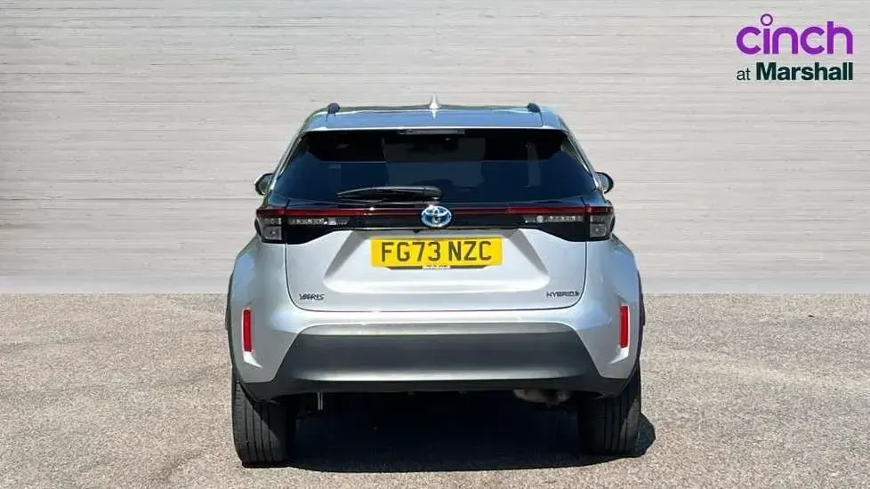 Used Toyota Yaris Cross Design 113 HP (83 kW) 2024 Silver SUV