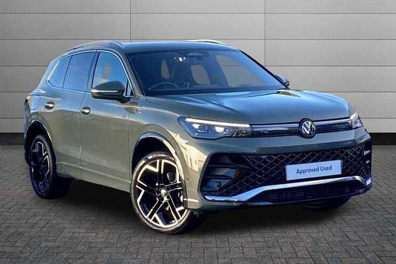 Cipressino green Used 2025 VW Tiguan R-line SUV | £37,650 - Image 1/4