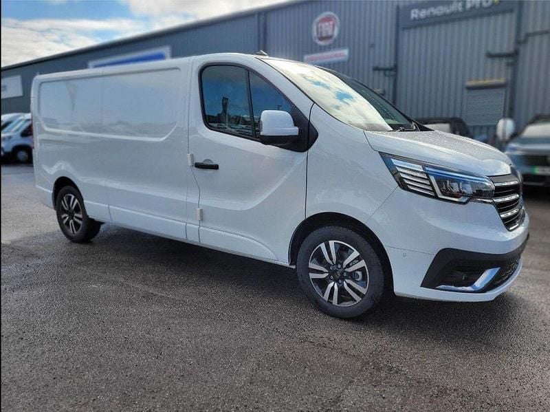 White New 2025 Renault Trafic MPV | £22,490 (Good price) - Image 1/4